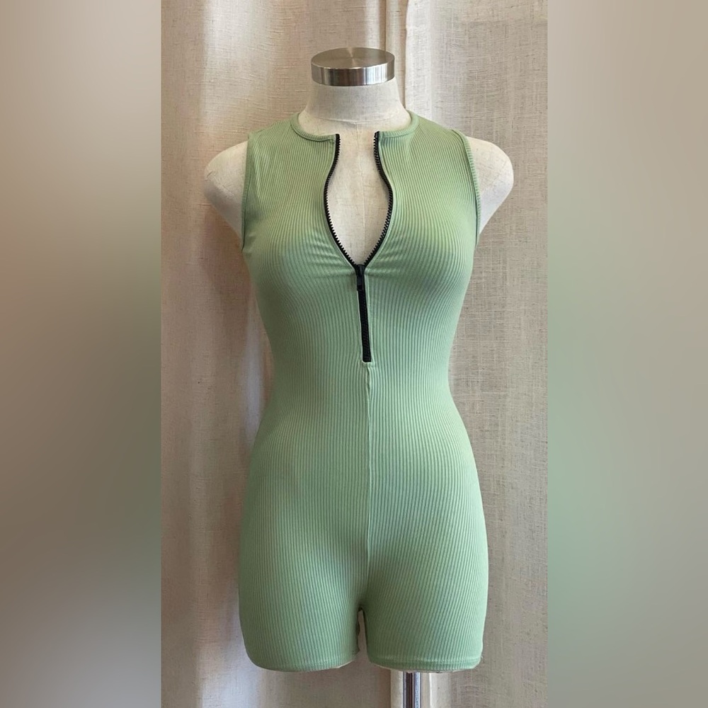 Zipper up romper size M